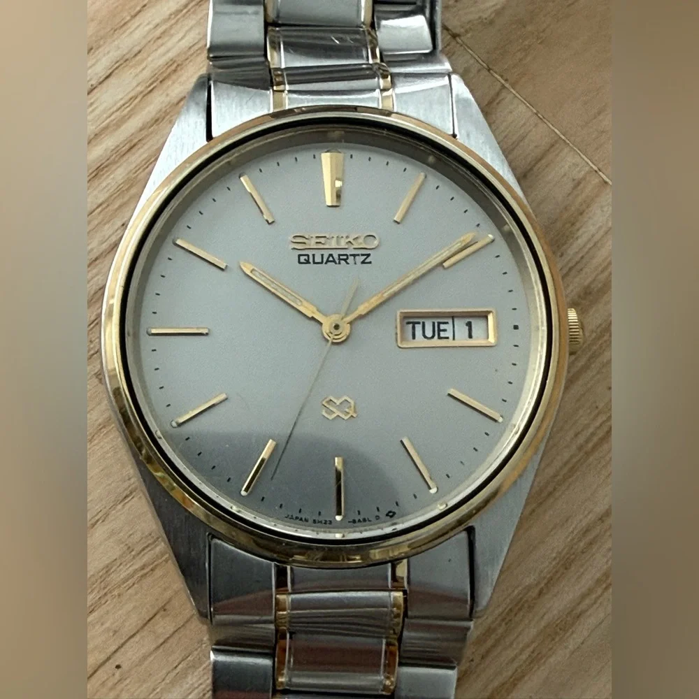 Seiko SQ Vintage Men’s Watch Gray Dial Two-Tone Bracelet Case Date Window